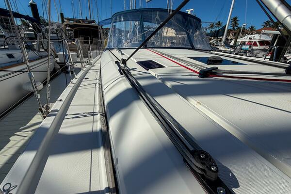 Happy Ours 42ft Beneteau Yacht For Sale