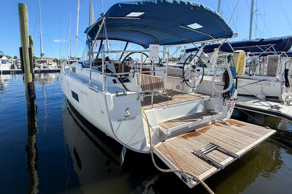 Happy Ours 42ft Beneteau Yacht For Sale
