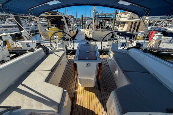 Happy Ours 42ft Beneteau Yacht For Sale