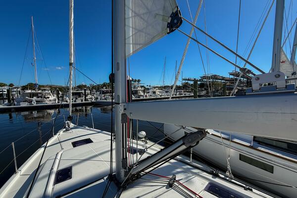 Happy Ours 42ft Beneteau Yacht For Sale