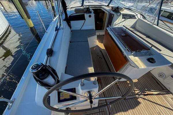 Happy Ours 42ft Beneteau Yacht For Sale