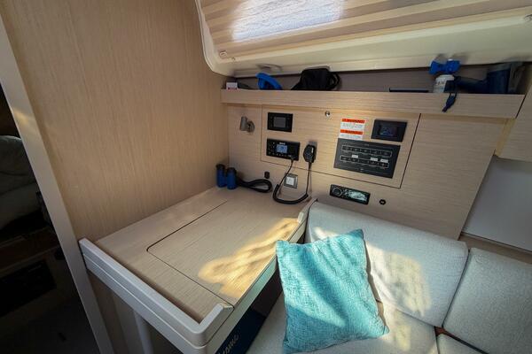 Happy Ours 42ft Beneteau Yacht For Sale