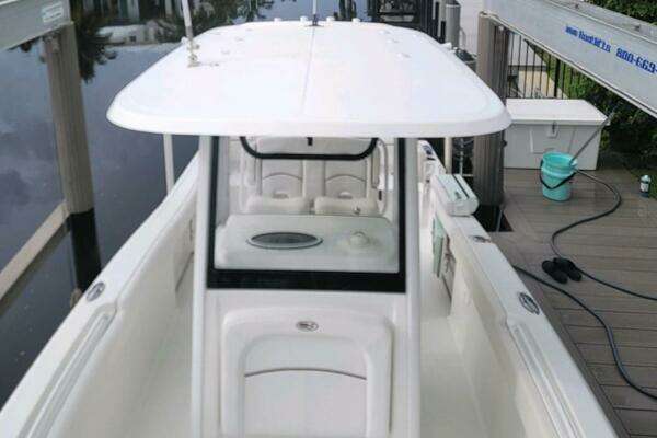 Photo of the 2018 Sea Hunt 255 Ultra SE