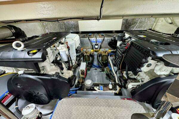 Carver C37 Yacht For Sale