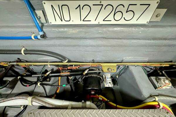 Carver C37 Yacht For Sale