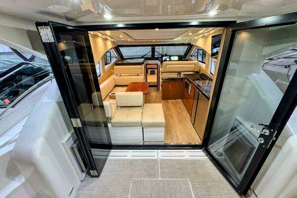 Carver C37 Yacht For Sale