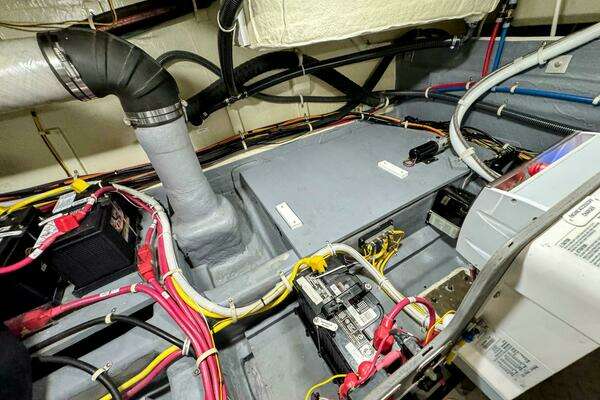 Carver C37 Yacht For Sale