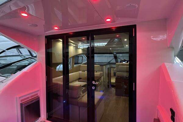 Carver C37 Yacht For Sale