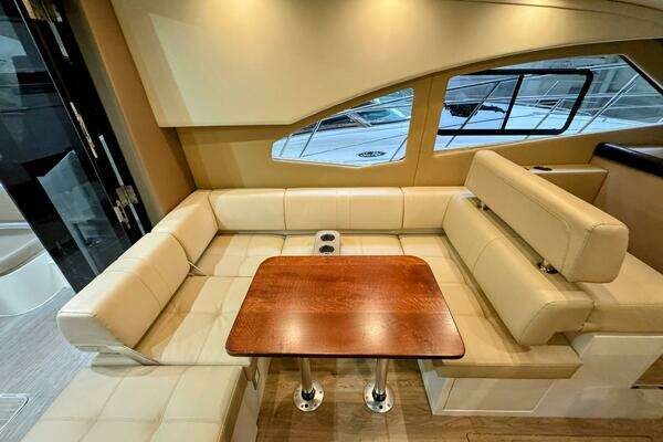 Carver C37 Yacht For Sale