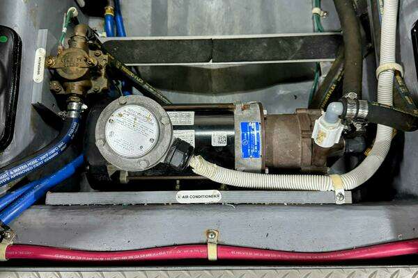 Carver C37 Yacht For Sale