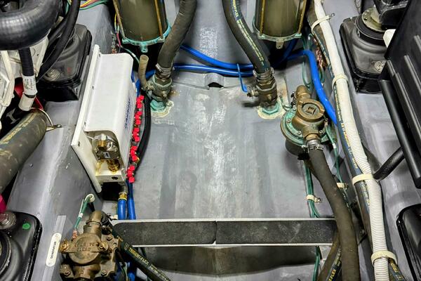 R amp R 37ft Carver Yacht For Sale