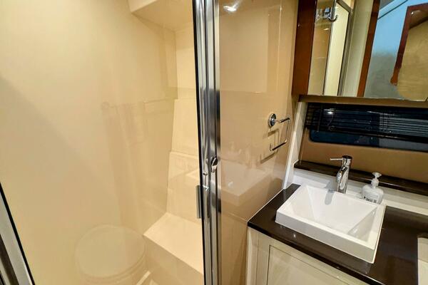 R amp R 37ft Carver Yacht For Sale