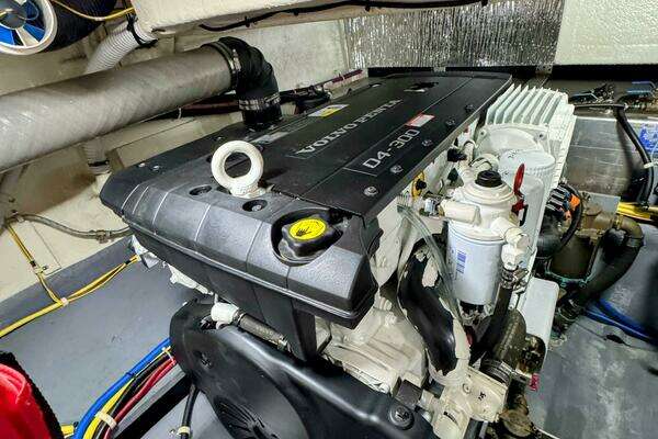 Carver C37 Yacht For Sale