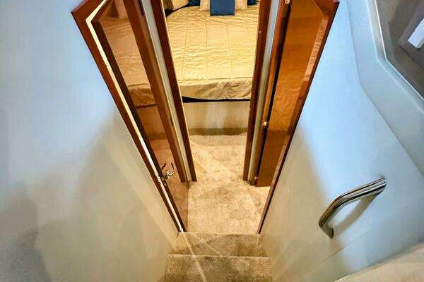 Carver C37 Yacht For Sale