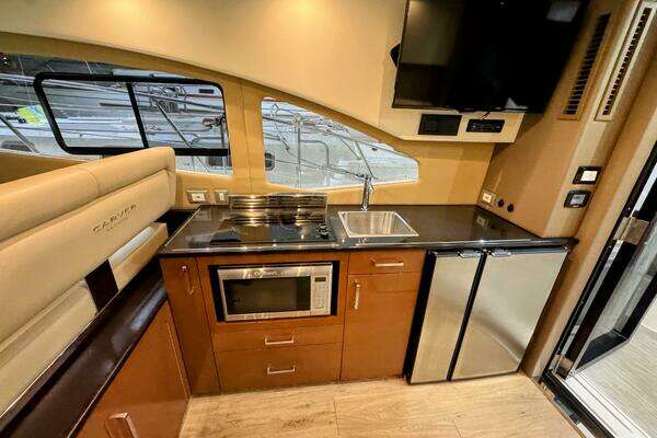 Carver C37 Yacht For Sale