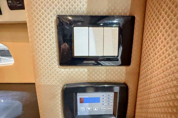 R amp R 37ft Carver Yacht For Sale