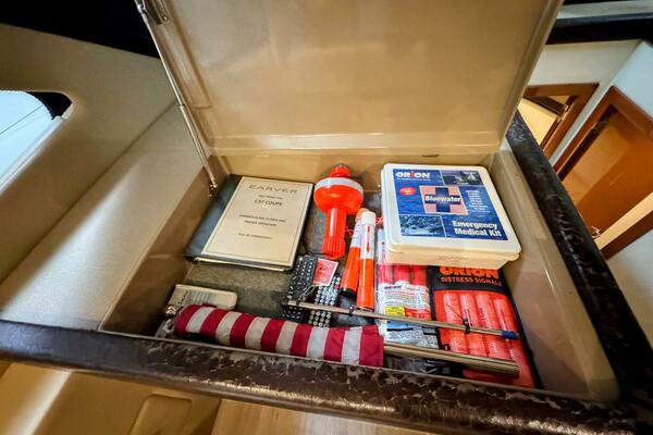 R amp R 37ft Carver Yacht For Sale