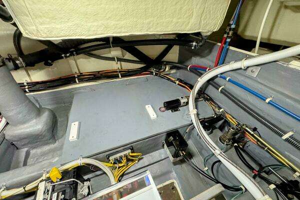 Carver C37 Yacht For Sale