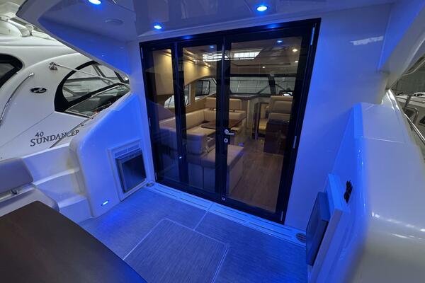 R amp R 37ft Carver Yacht For Sale