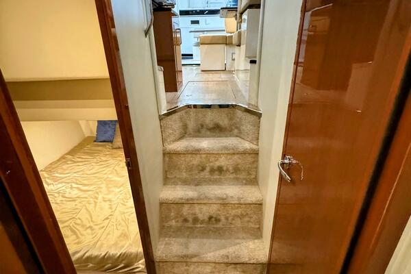 R amp R 37ft Carver Yacht For Sale