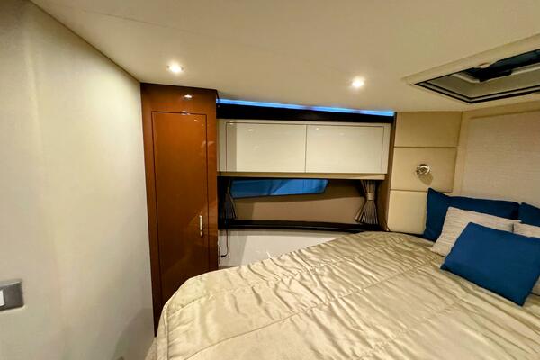 R amp R 37ft Carver Yacht For Sale