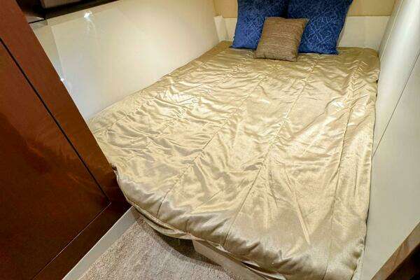 Carver C37 Yacht For Sale