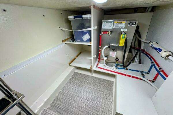 Carver C37 Yacht For Sale