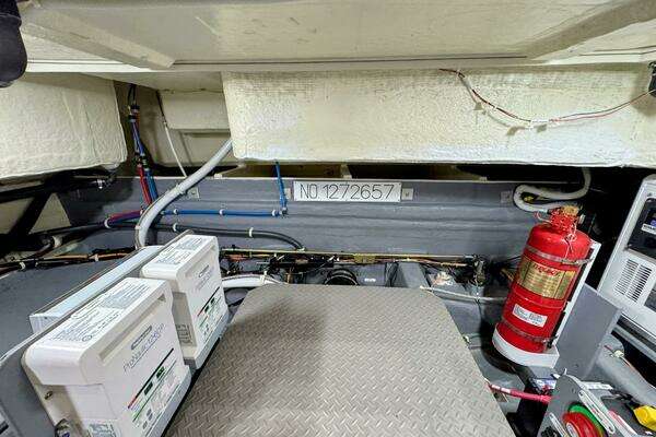 Carver C37 Yacht For Sale