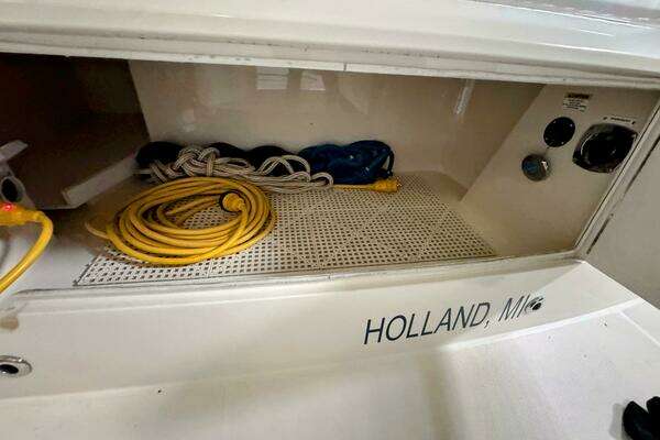 Carver C37 Yacht For Sale