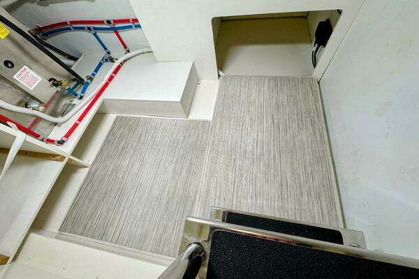 Carver C37 Yacht For Sale