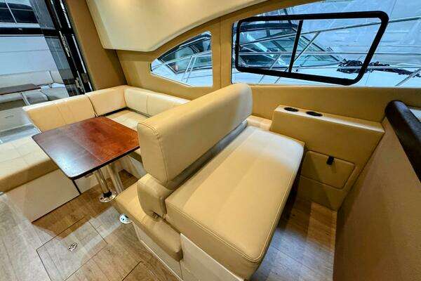 Carver C37 Yacht For Sale