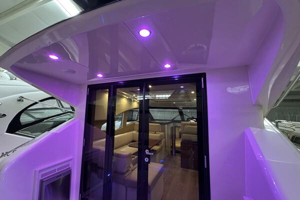 R amp R 37ft Carver Yacht For Sale