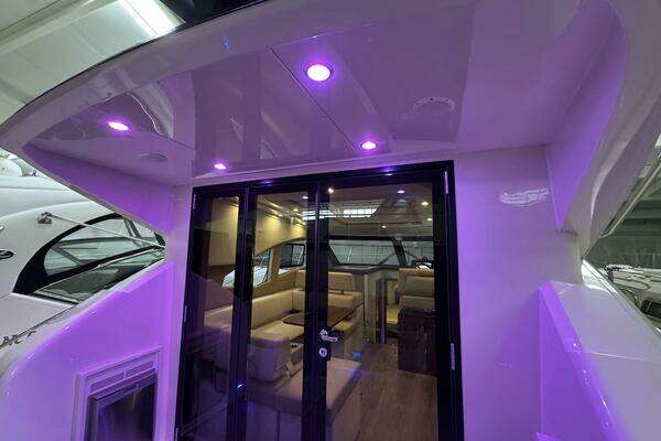 Carver C37 Yacht For Sale