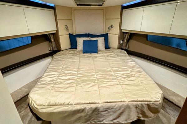 R amp R 37ft Carver Yacht For Sale