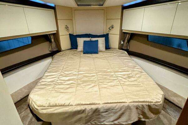 Carver C37 Yacht For Sale