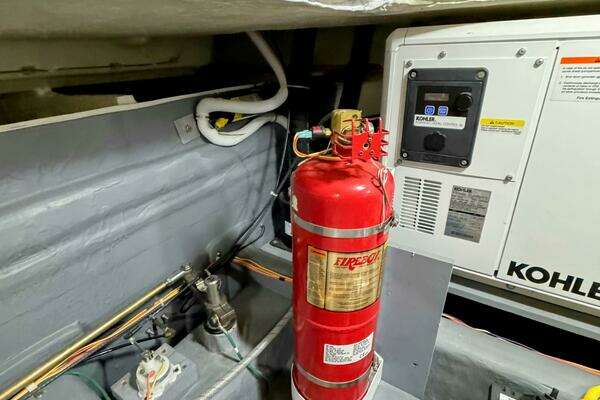 Carver C37 Yacht For Sale