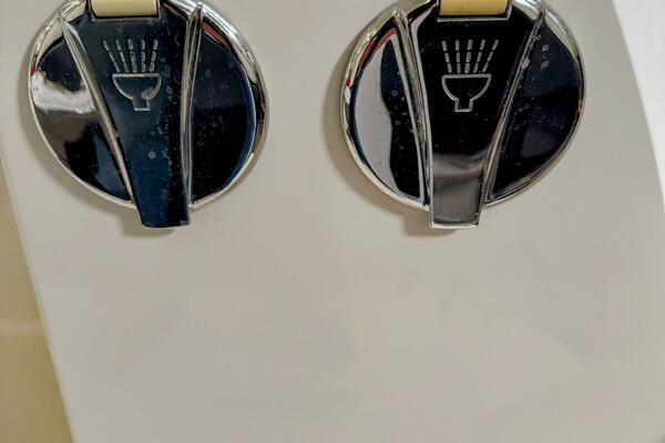 R amp R 37ft Carver Yacht For Sale