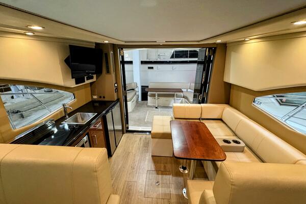 R amp R 37ft Carver Yacht For Sale