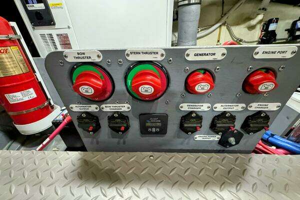 Carver C37 Yacht For Sale