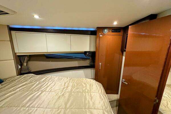 Carver C37 Yacht For Sale