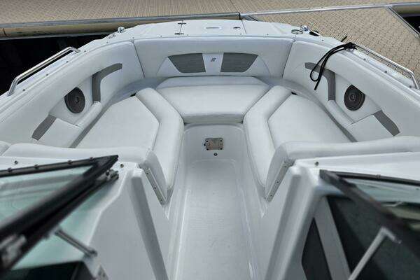 Photo of the 2021 Four Winns HD3