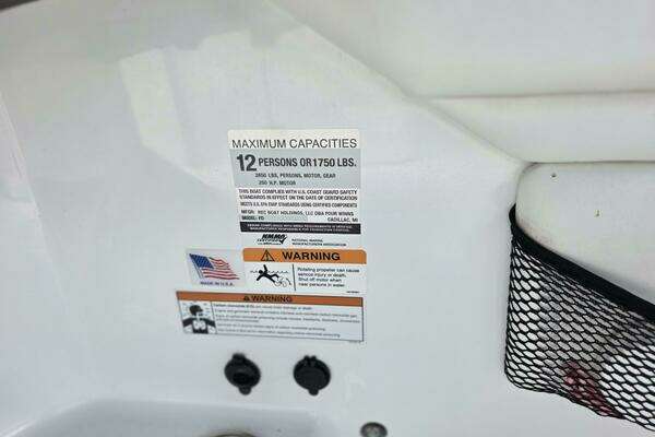 Photo of the 2021 Four Winns HD3