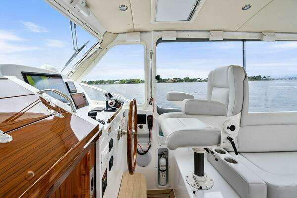 MJM 35 Yacht For Sale