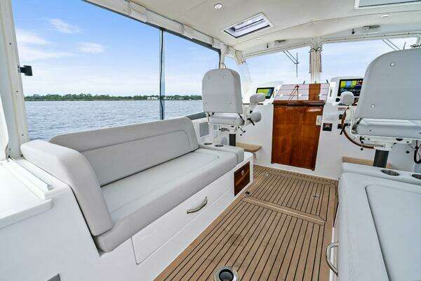 MJM 35 Yacht For Sale