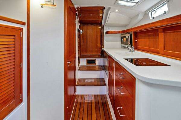 MJM 35 Yacht For Sale