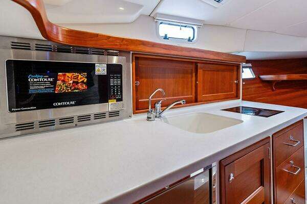 MJM 35 Yacht For Sale