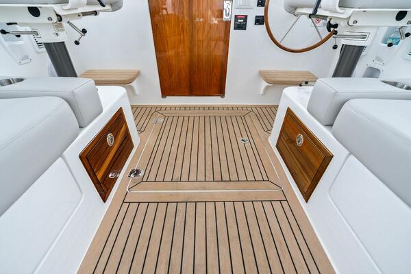 Tumalum 35ft MJM Yacht For Sale