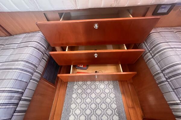 Les Suz 31ft Mainship Yacht For Sale