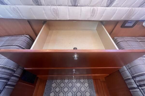 Les Suz 31ft Mainship Yacht For Sale