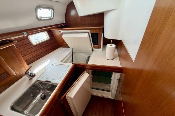 Eda 46ft Beneteau Yacht For Sale